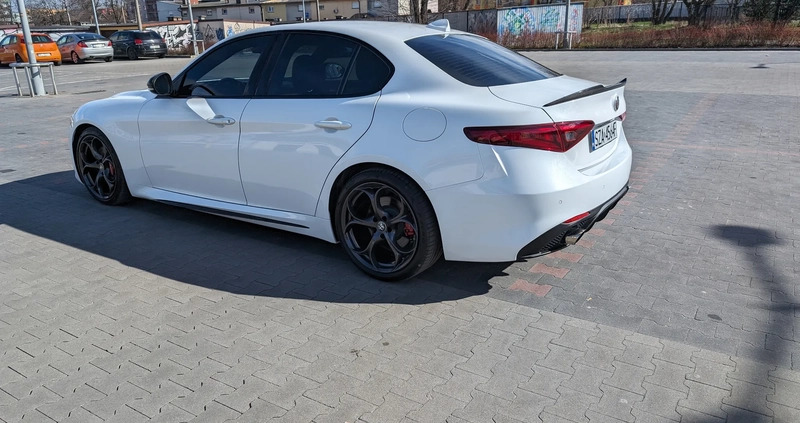 Alfa Romeo Giulia cena 133000 przebieg: 57000, rok produkcji 2019 z Zawiercie małe 407